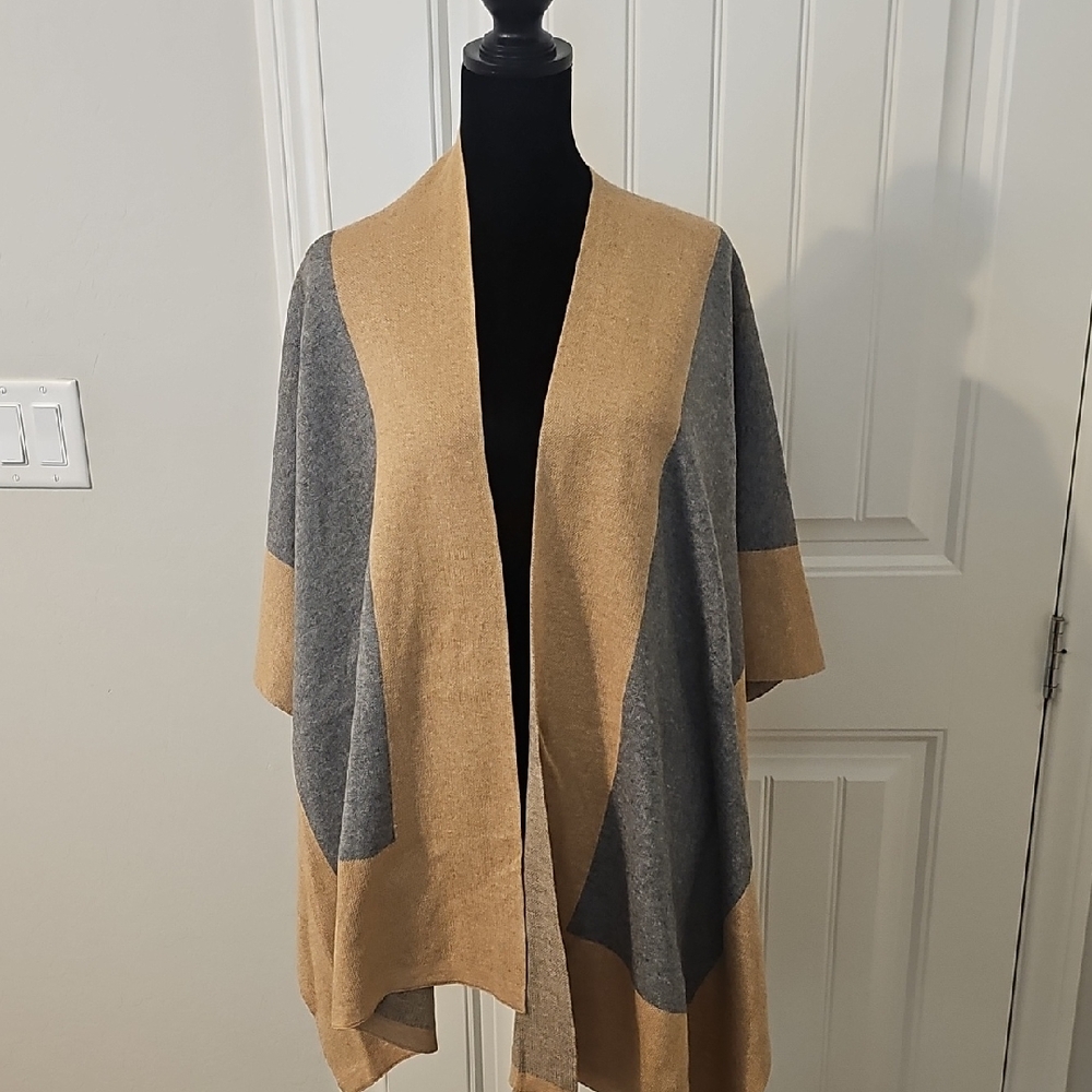 NWOT Chico's Stylish Tan and Gray Colorblock Shawl